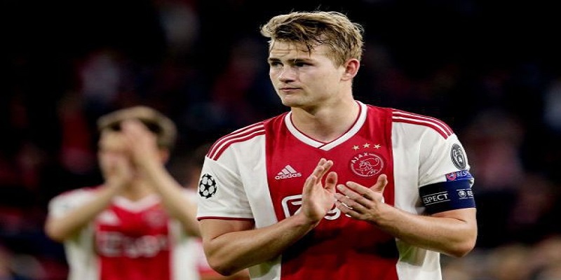 Đồng phục của Ajax sau nhiều lần thay đổi Đồng phục của Ajax sau nhiều lần thay đổi