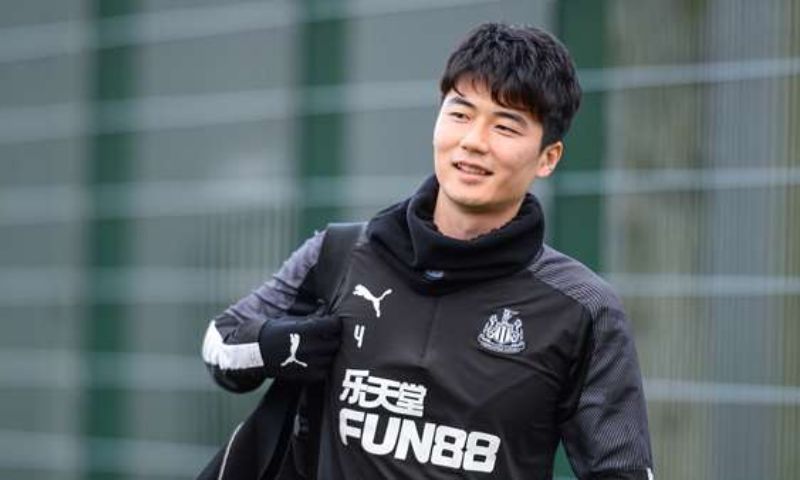Cầu thủ Hàn Quốc nổi tiếng Ki Sung-Yueng với kỹ năng tuyệt vời Cầu thủ Hàn Quốc nổi tiếng Ki Sung-Yueng với kỹ năng tuyệt vời