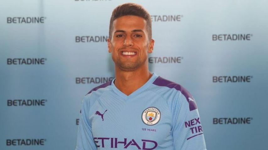 Joao Cancelo hậu vệ cánh phải hay nhất. Joao Cancelo hậu vệ cánh phải hay nhất.