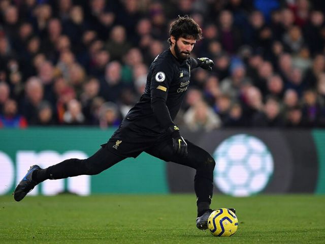 Thủ môn giỏi nằm trong top đầu trên thế giới Alisson chơi tại Liverpool. Thủ môn giỏi nằm trong top đầu trên thế giới Alisson chơi tại Liverpool.