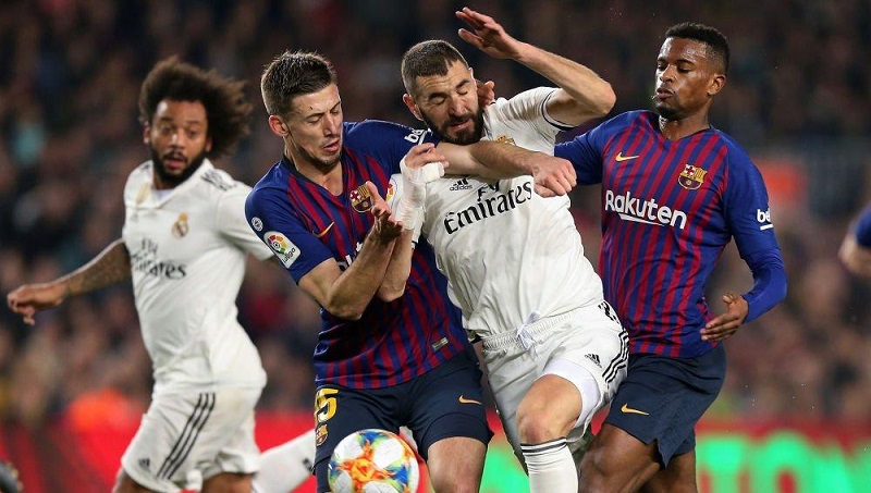 Trận Derby Inter Milan và AC Milan chứng kiến sự đối đầu gay cấn của các cầu thủ Trận Derby Inter Milan và AC Milan chứng kiến sự đối đầu gay cấn của các cầu thủ