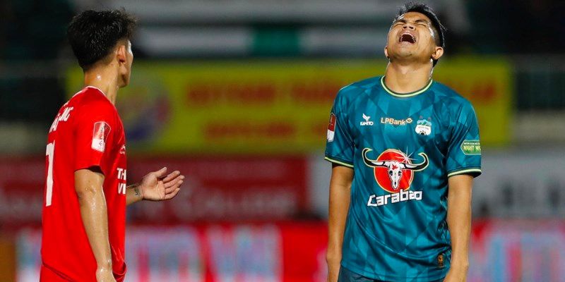 Trận đấu căng thẳng giữa Hoàng Anh Gia Lai vs Thể Công-Viettel Trận đấu căng thẳng giữa Hoàng Anh Gia Lai vs Thể Công-Viettel